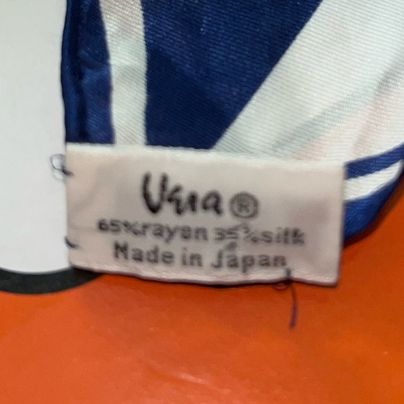 UGRA Geometric Blue and White Silk Blend Scarf - Picture 4 of 7